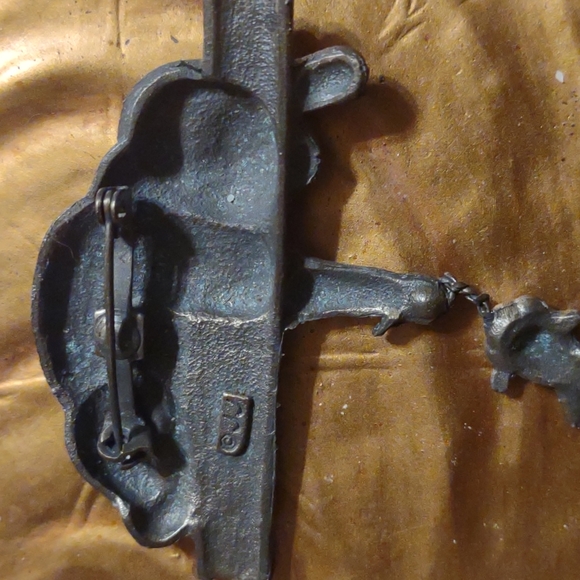 Beautiful pewter vintage cat playing with mouse by JJ - Picture 2 of 2